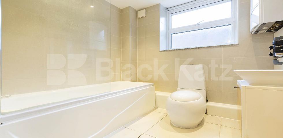 Modern two double bedrrom flat in a private gated development close to shops. Hornsey High Street, Hornsey